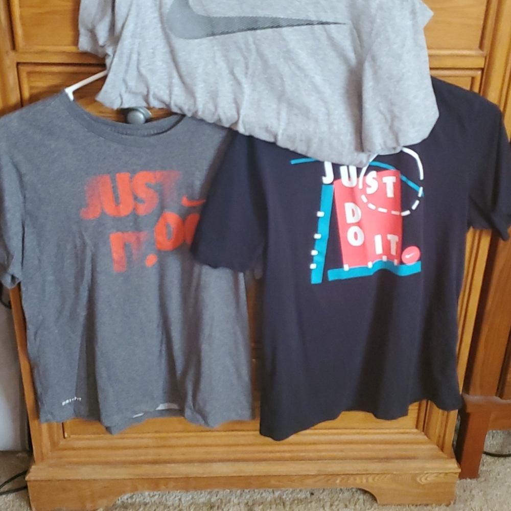 Men's Medium Nike Tees Bundle & Save